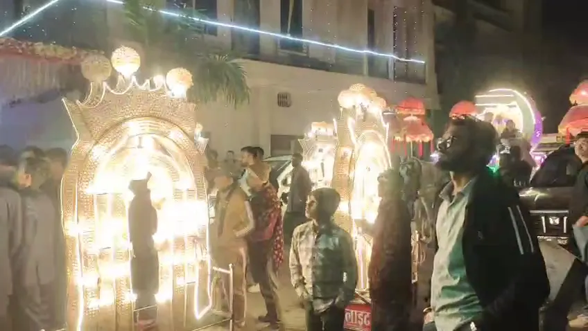 घर से बारातियों पर फेंका पानी; VIDEO वायरल