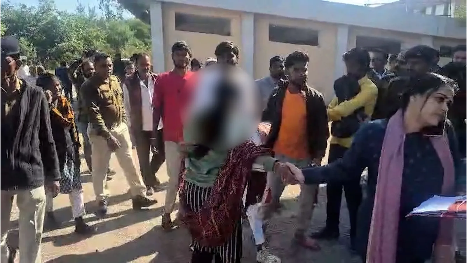 19 साल का निकला प्रेमी; युवती को भेजा नारी निकेतन