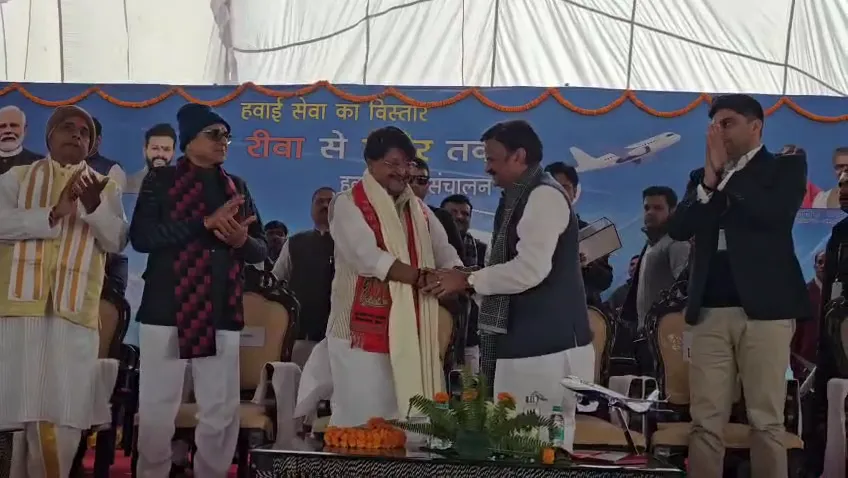 यात्रियों के साथ मंत्री कैलाश विजयवर्गीय भी हुए सवार; विंध्य को मिली 12 देशों की कनेक्टिविटी