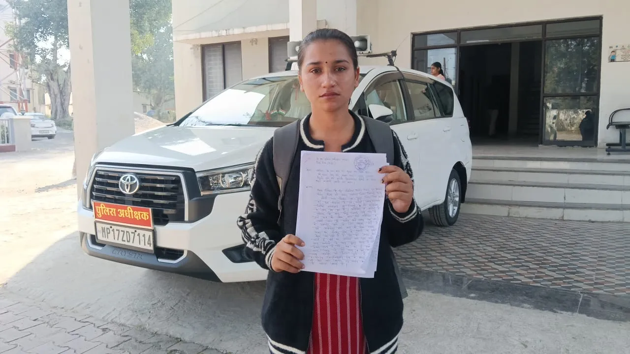 पुलिस पर लगाए गंभीर आरोप; बोलीं- फर्जी FIR कर बर्बाद किया भविष्य