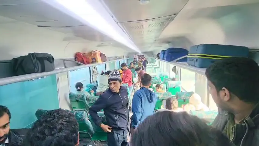 झुकेही स्टेशन पर बजा फेक अलार्म; 20 मिनट रुकी रही ट्रेन