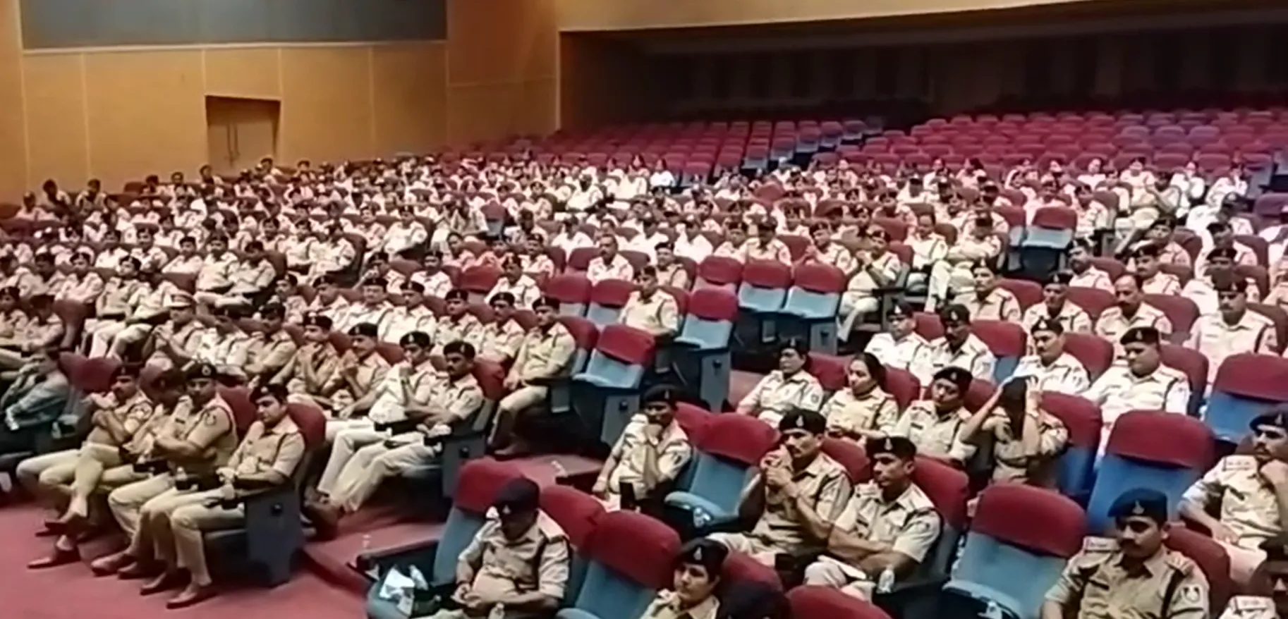 आपके थाना क्षेत्र में नशीले पदार्थं बिकें और थाना-बीट प्रभारी अनजान रहे, यह समझ से परे