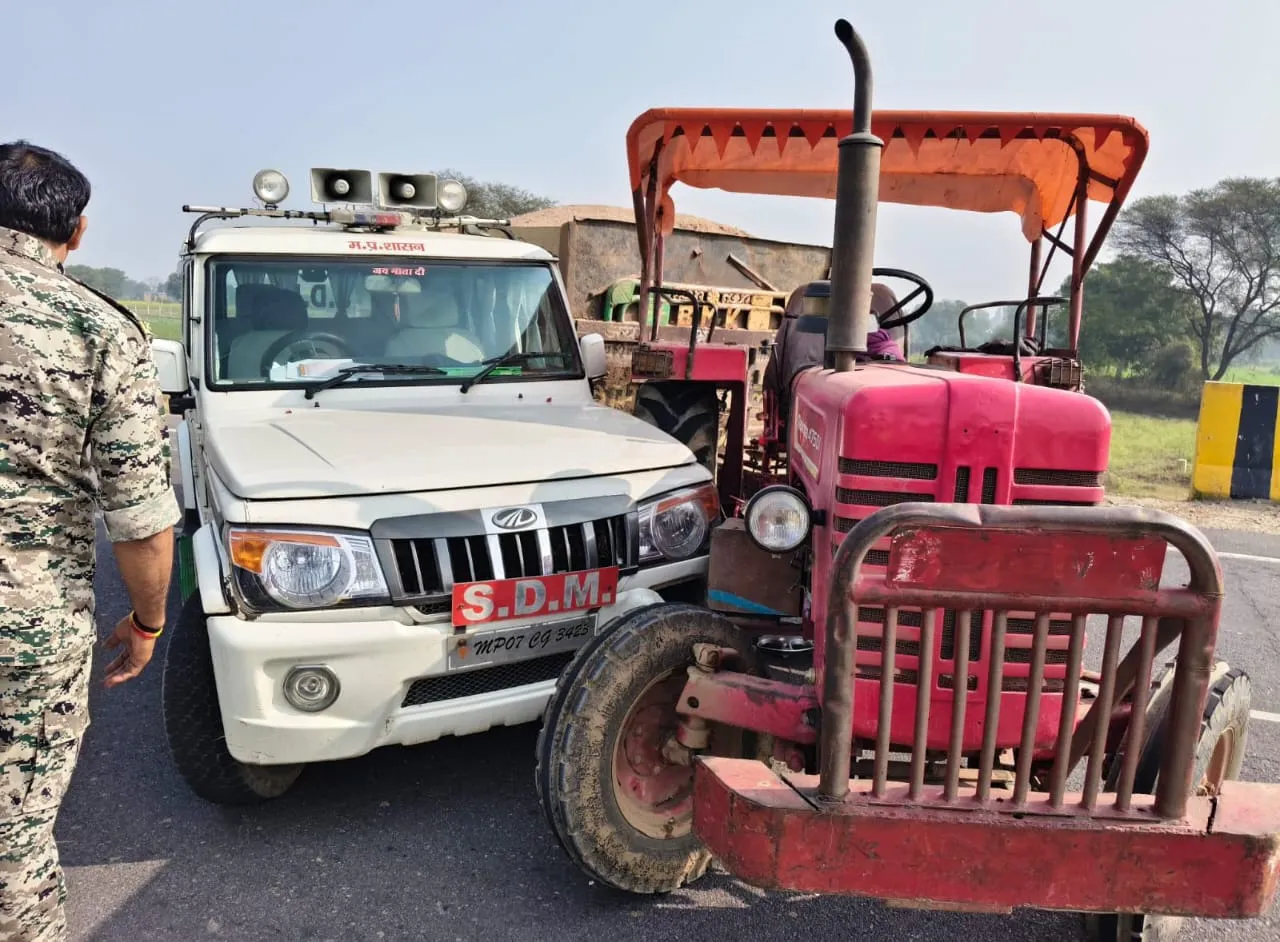 कार्रवाई से बचने ट्रैक्टर-ट्रॉली ने एसडीएम की गाड़ी को मारी टक्कर; बाल-बाल बचे लाहर SDM